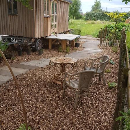 Pipowagen Overnachting Het Houten Huis Zaltbommel Exterior foto